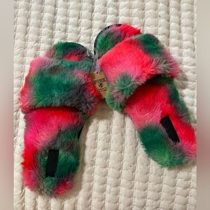 Victoria’s Secret Pink Women’s Faux Fur Slippers